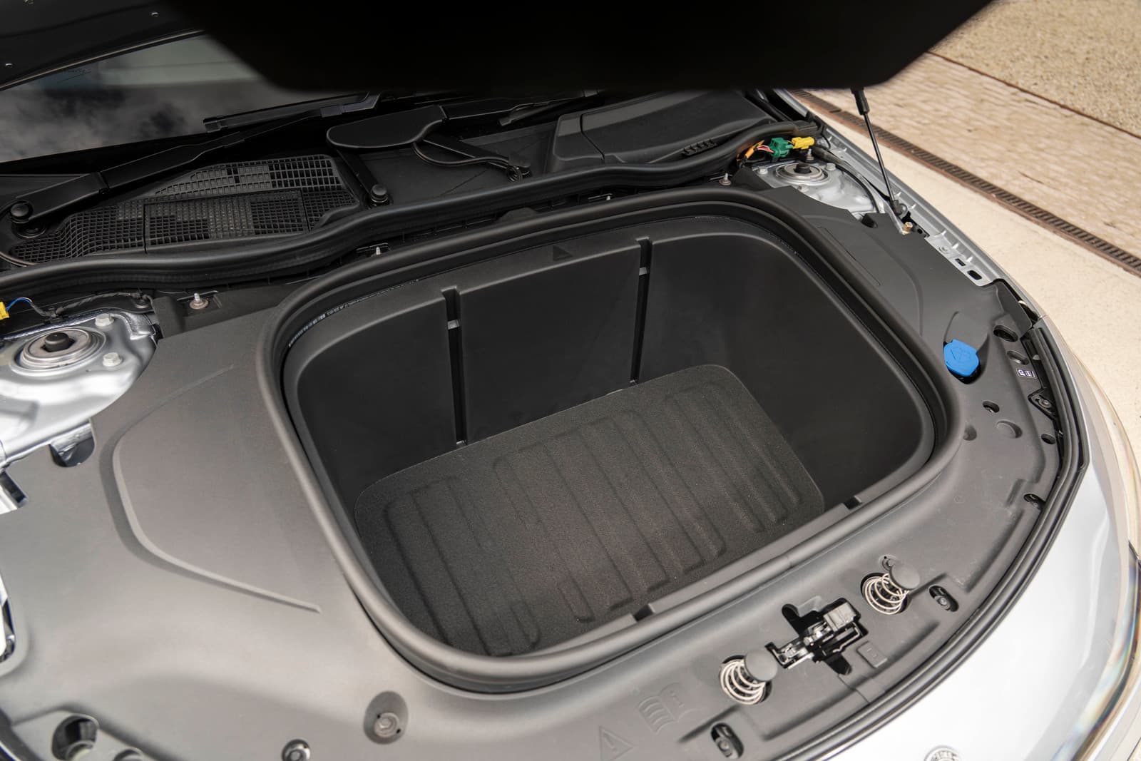 Coffre avant ouvert du Mercedes CLA Shooting Brake électrique