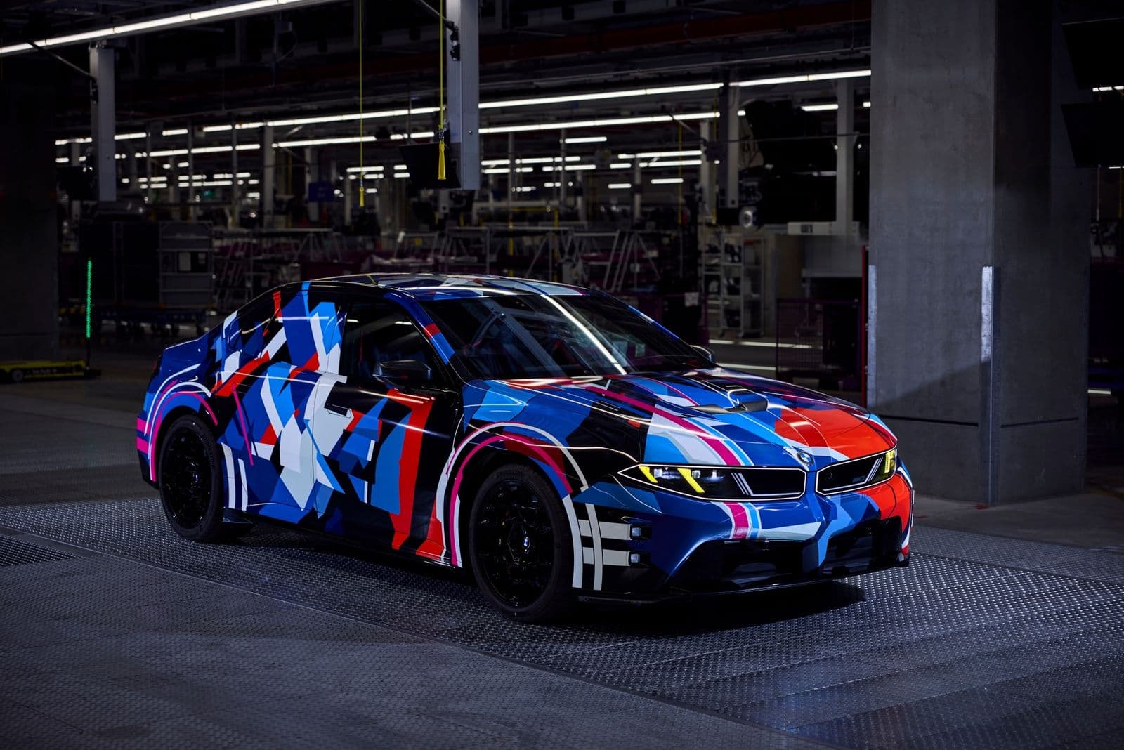 prototype bmw m3 electrique camoufle a l usine bmw de munich